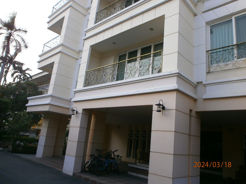 Twin Palms Resort